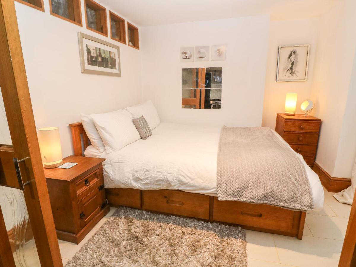Maia House Apartment Пенрин Екстериор снимка